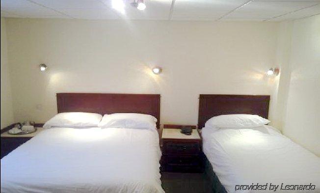 Cedar Tree Hotel Rugeley Ngoại thất bức ảnh