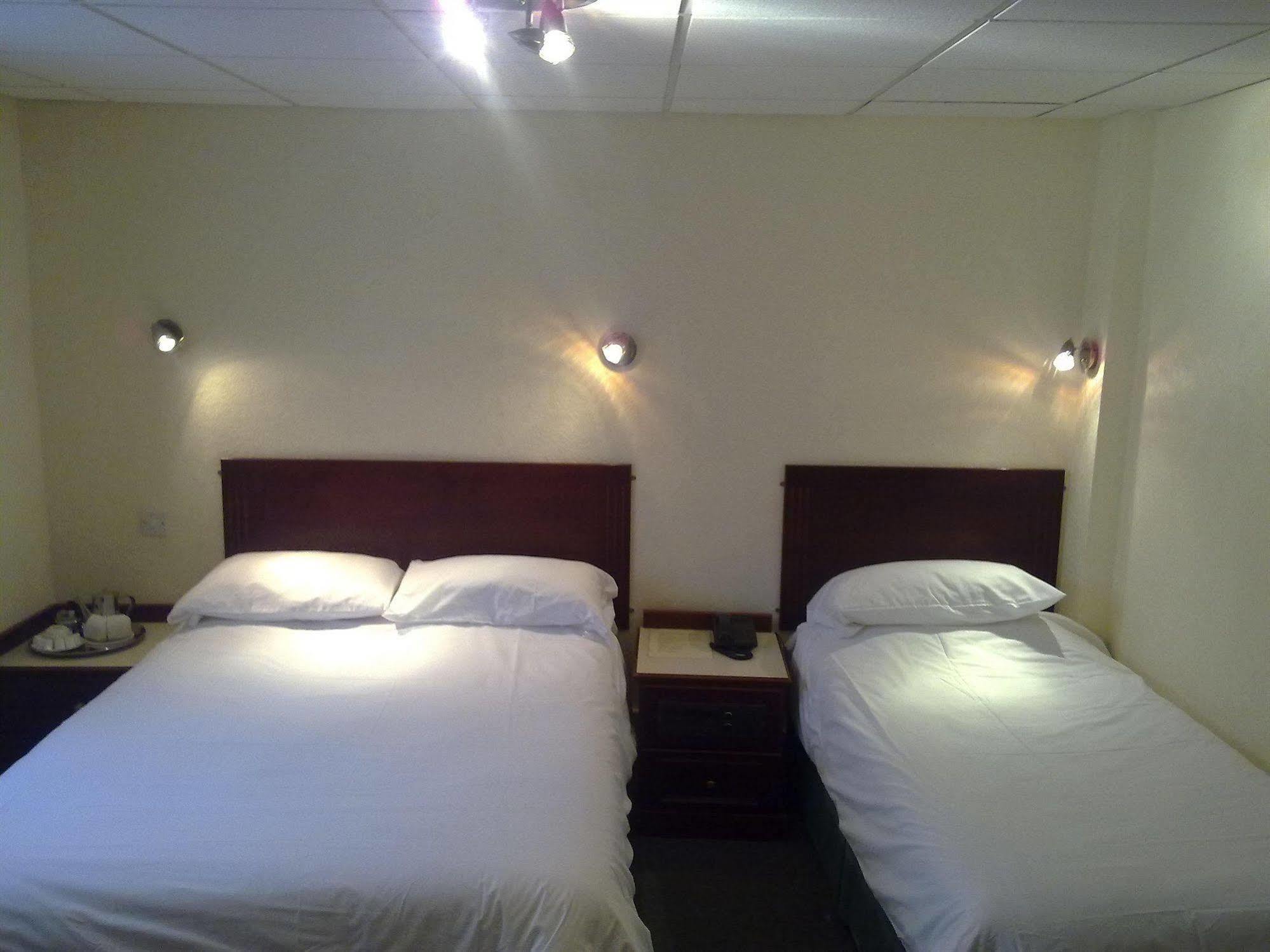 Cedar Tree Hotel Rugeley Phòng bức ảnh