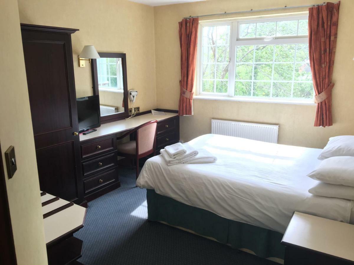 Cedar Tree Hotel Rugeley Ngoại thất bức ảnh