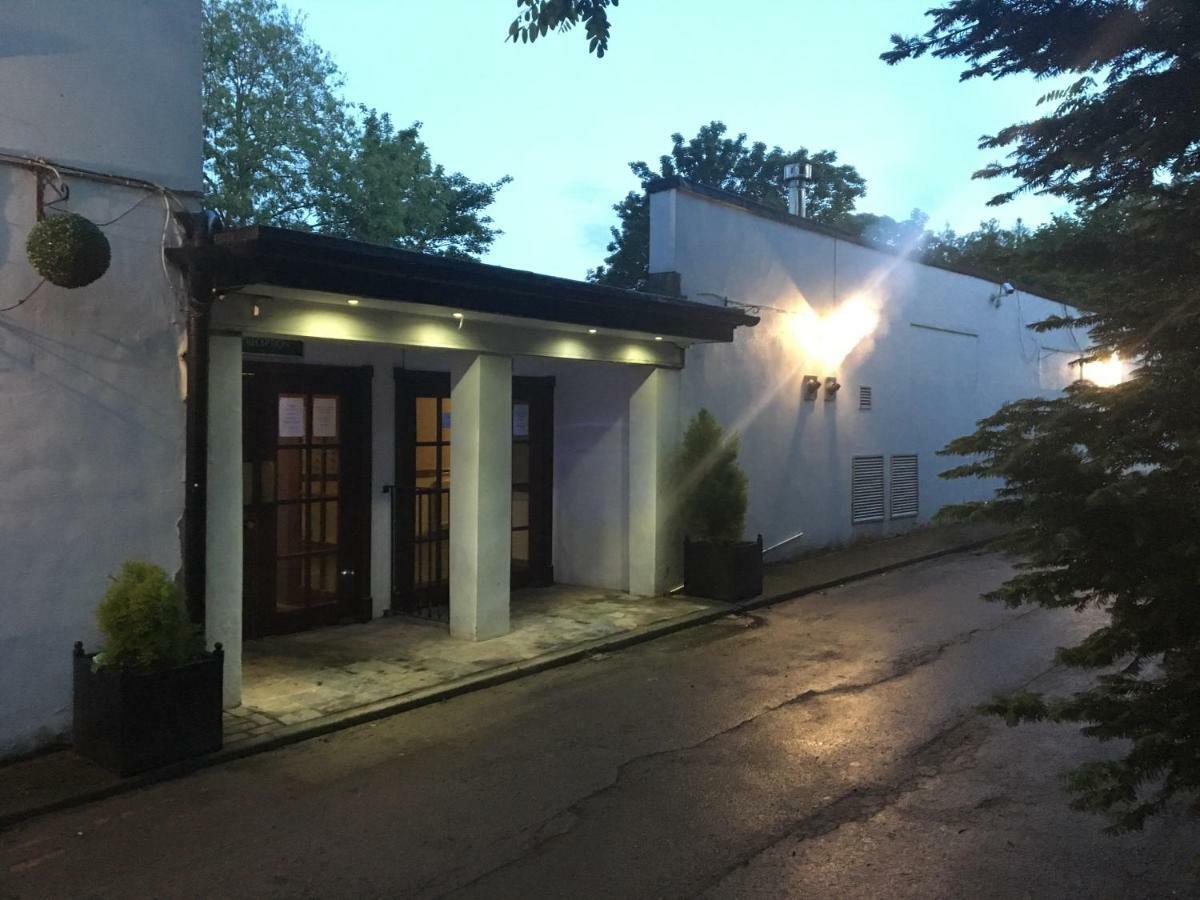 Cedar Tree Hotel Rugeley Ngoại thất bức ảnh